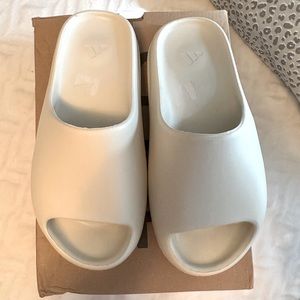 Yeezy slide size 8